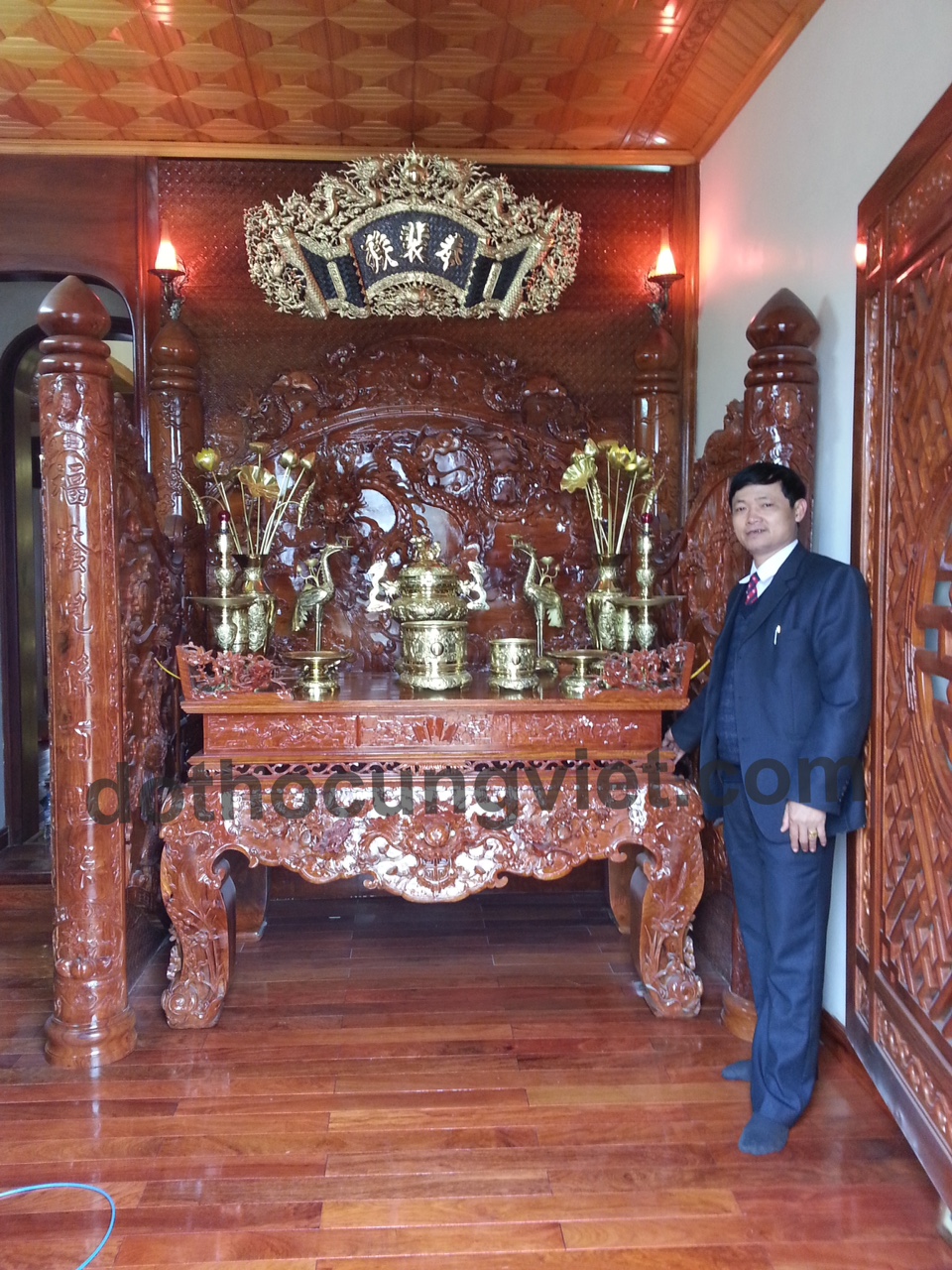 Một bàn thờ gia tiên đầy đủ không thể thiếu những điều này