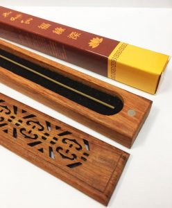 Nhang trầm chính là một trong những vật phẩm phong thủy từ trầm hương