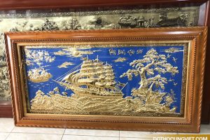 Tranh thuận buồm xuôi gió bằng đồng nền xanh kích thước 90x170cm