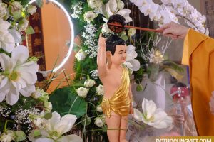 Tìm hiểu nghi thức tắm Phật trong Đại lễ Phật Đản